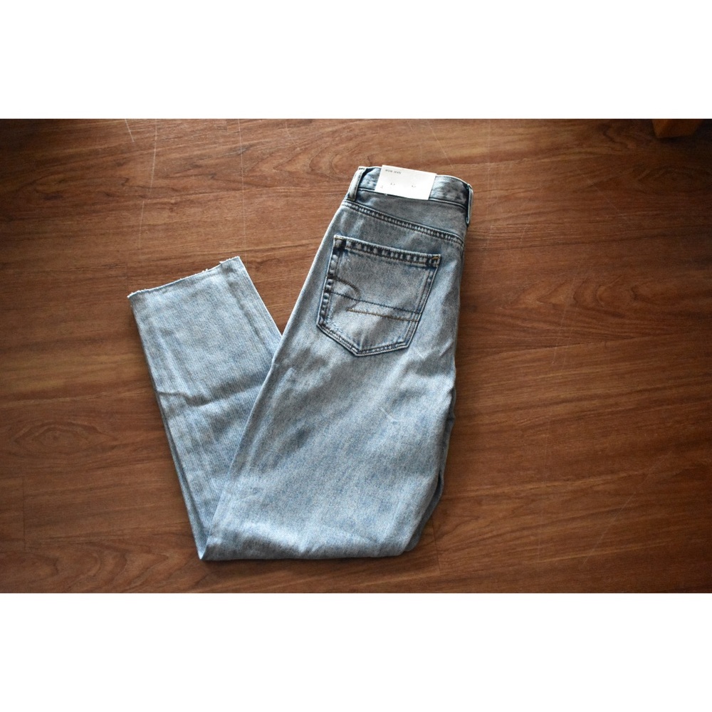 American Eagle Light Acid Wash Mom Jeans